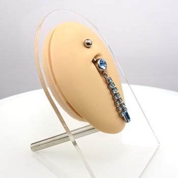 Sugarbell - Bauchnabel Piercing am Modell