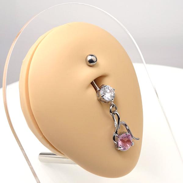 Bauchnabelpiercing mit Kristall und Anhänger