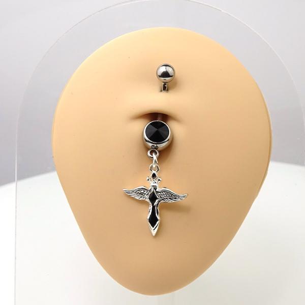 Bauchnabelpiercing m. schwarzem Stein