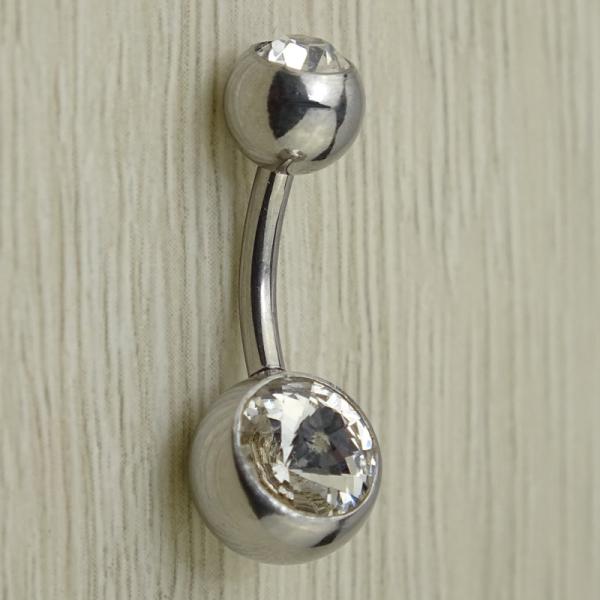 Bauchnabelpiercing mit zwei Kristallen