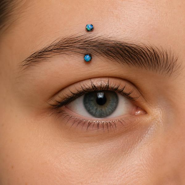 Augenbraue Piercing mit Opale